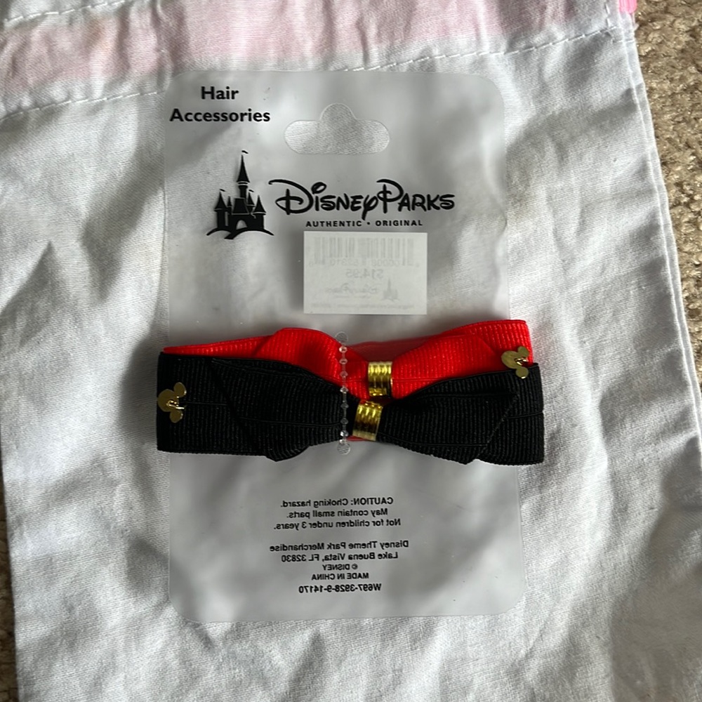 NWT Walt Disney World parks exclusive Minnie hair ties. Pack of 2